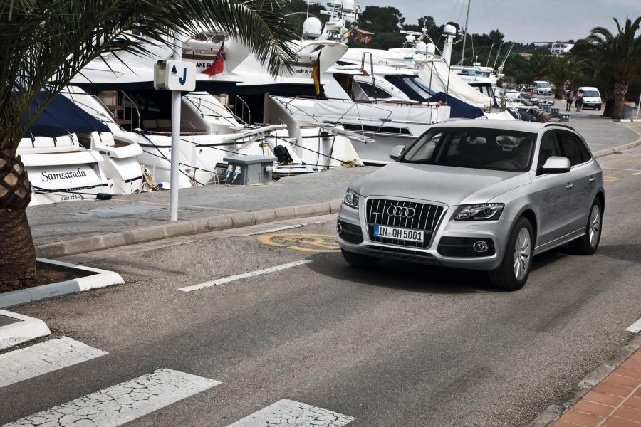  Audi Q5 Hybrid Quattro (8R) 2011 года  (фото 16 из 40)